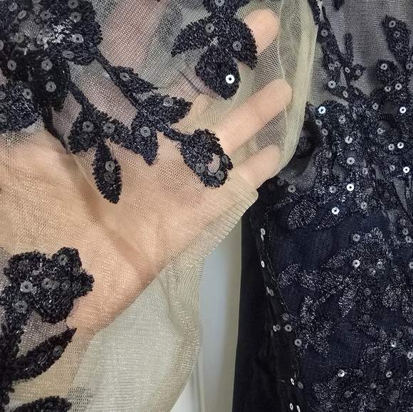 Trumpet/Mermaid V Neck - Picture 15 of 15